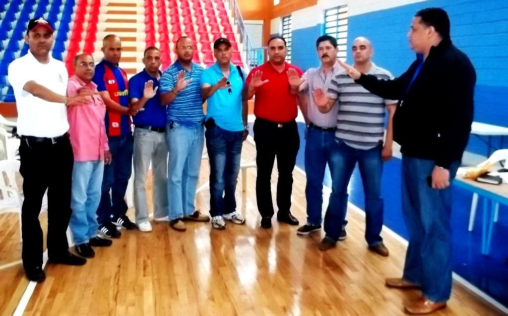 El Dr. Nelson Saldívar juramenta la nueva directiva de ASOBAE